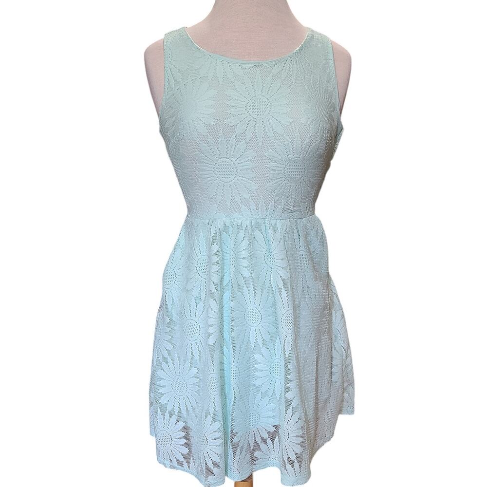 Xhilaration lace daisy sleeveless women's small light blue dress fit and flare